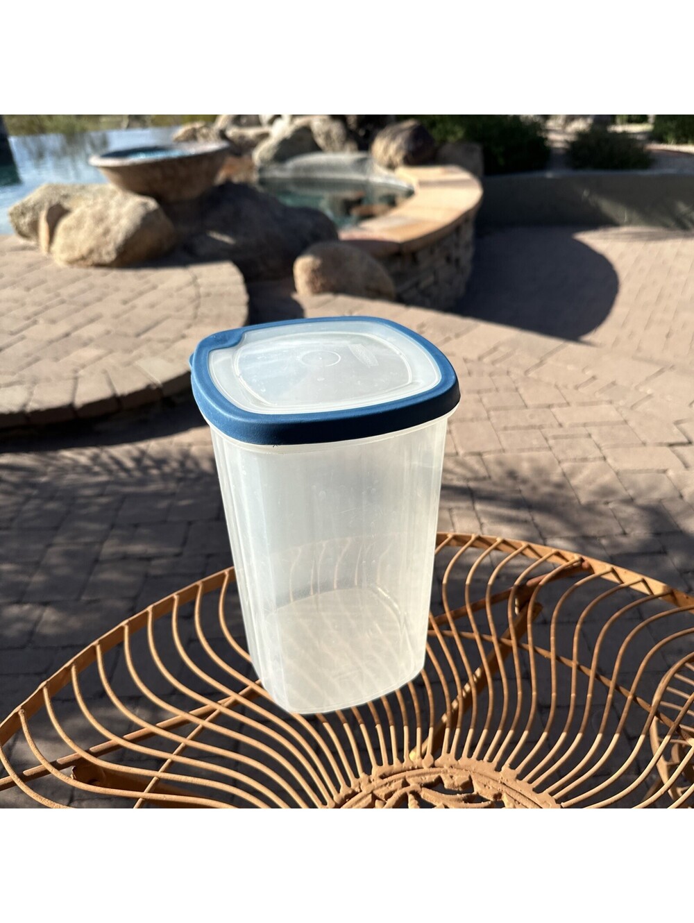 Rubbermaid Servin’ Saver 4.5 Qt (556F) Tall Bread Storage Container w/Blue Lid